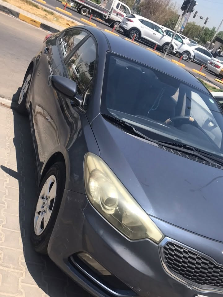للبيع 

كيا سيراتو ٢٠١٦ (وارد خليجي)
السيارة نظيفة وبحالة ممتازة،

سياره طبيب من الشغل للبيت 

اlخليجي أصلي، بيها بارد بسيط ومحرك ١٦٠٠ 

المسافة المقطوعة: ماشية 141 ألف كيلومتر حقيقي 

 حساسات خلفية وأمامية .

 كاميرا خلفية .

المري: تحكم كهرباء

تحكم ستيرن كامل  مثبت سرعه كروز

السعر ١١٧ ورقه 

مكان النجف 

*********** واتسب
