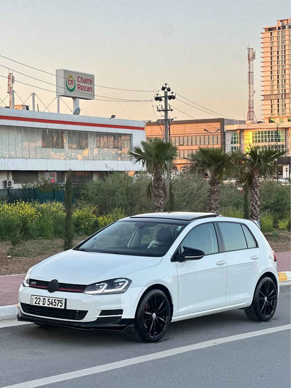 سەرەتا بەناوی خوا گەورە 
گۆڵف TSI 18 turbo 2017  
مواسەفات فول فول 
بەسمە
پانۆراما 
کوشن جلد 
ڕادار 
خەتی جادە 
شاشە گەورە 
کامێرا  
کوشن هیتەر 
دەگا بەسمە 
دەبڵ گێڕ عادی
بلاجکتۆر 
لایت عەدەسە 
لایت ئۆتۆ
ئۆتۆ ستۆپ 
تحدید سرعە
‏‎سوكان ڤۆلیۆم و ئاوێنە ھیتەر
‏‎حەساسی دواوە
‏‎
بەس سنوقی بۆیاخە 
٢ پەڵە بچوک ساردی هەیە سەر قەوسی چەمەلەغە کان 
پێشی کەپسە بێ ئێرباگ 

‏‎گێڕ و مەكینە بێعەیب 
تەقەوڕەقەی نیە 
بەردی سالۆنسا و کارەبایات و گێڕ و مەکینە بەشەرت نەکراوە تەوە  
سەنەوی تا ٢٠٣٠ تازەیە 
ناونيشان سليماني
نرخ ١٢٥ ورقە و ماجالێکی کەم  
ژمارە تەلەفون/  ١٨١٨ ١٩٨ ٠٧٧٠ 📞 السليمانية, العراق
