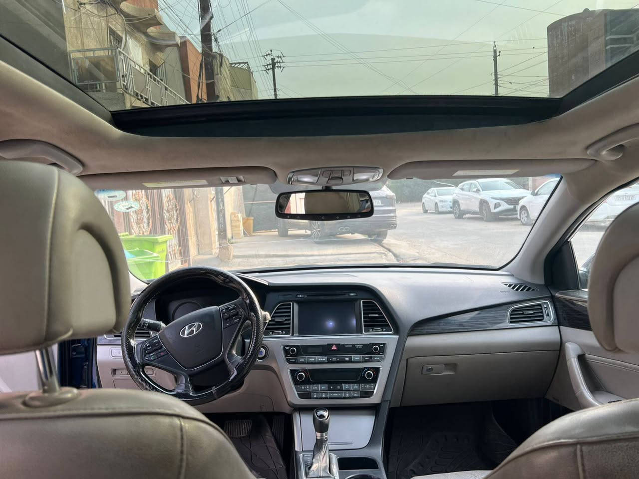 سلام عليكم Hondai Sonata 2016 فول 1/1امريكيه ضربته جاملغ وباب خلفي فقط ماشيه 99 فول لمتتد السعر 130وبيه مجال انشاء الله   مكاني الكرخ العامريه رقم الهاتف ***********
