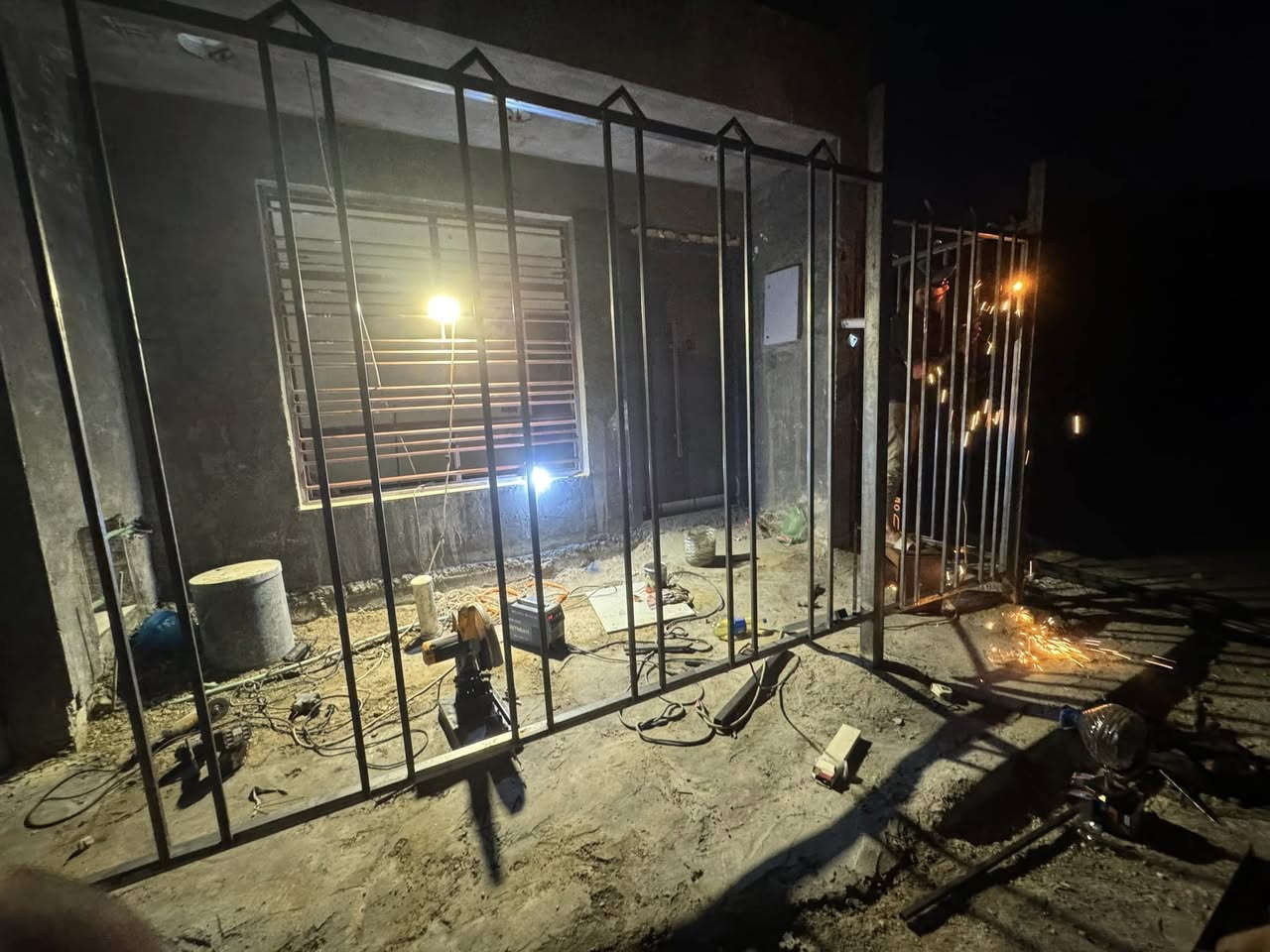 تم إكمال عمل سياج خارجي تصميم تركي 
مكاني حي العامل رقم تلفوني بي واتساب 
🎶🫡***********
