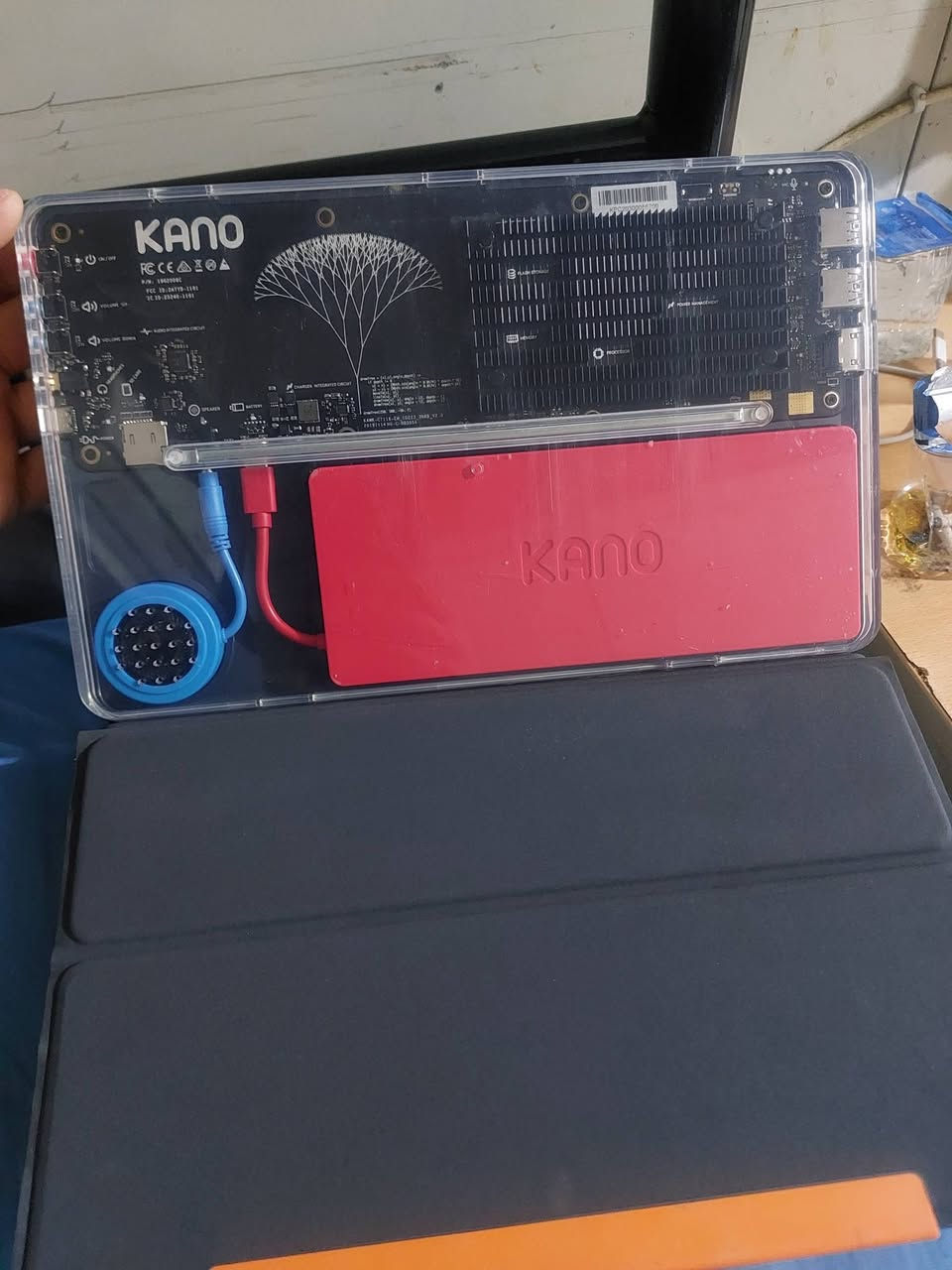 لابتوب بهذا الشكل كلش مميز
مواصفاته موجوده السعر 250 الف
الشحن اكثر من 10 ايام
لمس 
كيبورد منفصل 
كارتون مع ملحقاته متوفره


**إذا كنت صاحب هذا الإعلان وتريد حذفه لأي سبب، رجاءا أرسل رسالة إلى الدعم الفني**