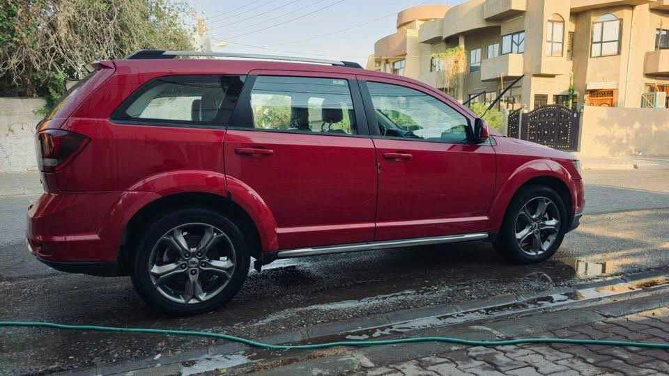 السلام عليكم
من رخصة الآدمن🌷 

سيارة للبيع((بيع مستعجل)) 

Dodge journey 2018 crossroad (اعلى فئة)

المواصفات:•

♦️محرك ٦ سلندر ٣.٦ 

♦️كوشنات جلد 

♦️تبريد مركزي ( ثلاث قطع ثلج )

♦️٧ ركاب ثلاث صفوف مقاعد

♦️بصمة

♦️ويل كروم حجم ١٨

♦️شاشة كبيرة

♦️كيج ديجيتال🌡

♦️كوشن سائق كهربائي ⚡️

♦️جام اوتو 

♦️كوشن تدفئة 

♦️تحكم بالصوت 🗣

♦️ثلاث وضعيات قيادة ( فول ايكو ، ايكو ، سبورت )

وبعد اهواي مواصفات .

السيارة مريحة جدا بالقيادة ماشية ١٨٠ ألف كيلو 

ضربته من الورا ( الصندوق )بس (بدوون ايرباك )

السيارة بأسمي شرط التحويل مكاني كركوك 

السعر : ١٥٥ورقة وبيها مجال

للتواصل: 

***********

***********
