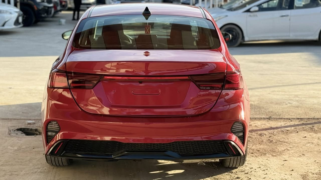 بسم الله السلام عليكم
كيا فورتي 23 

السياره مشايه 12الف 

مواصفات نص فول 

حادث السياره موجود بالصور قبق جنطه وشويه بالجاملغ 

السياره منفيس بسمي موجوده بغداد 

137 وبيه مجال شي بسيط 

*********** واتساب 

***********
