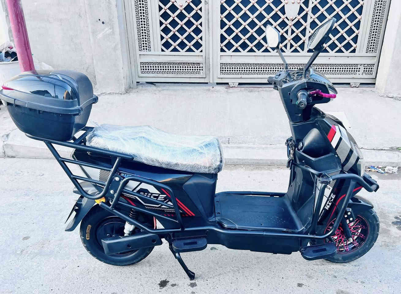 سكنس مدرع موديل 25
اسويج + جهاز انذار + كارت 
بطاريات ع الفحص 
نضافه فول 
السعر 650 وبي مجال 
عنوان الفلوجه 
***********
وتساب 
‭٠٧٥١ ٣٩١ ٩٤٦١
