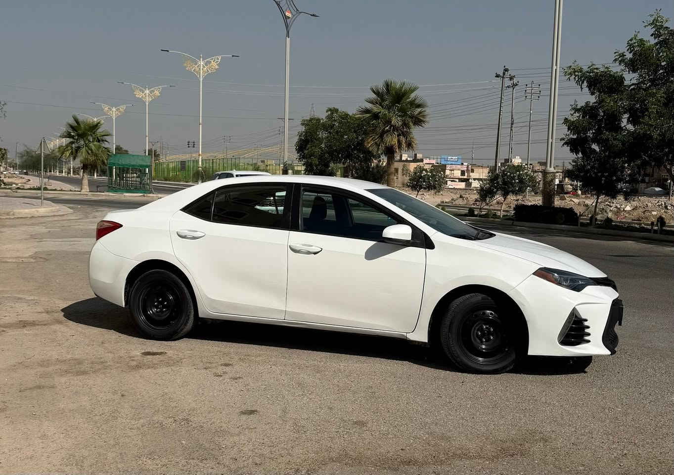 سلام عليكم 
كورلا 2018
حادثها جاملغ ايمن وباب الصدر
بدون اي دواخل
وبارد بالباب خلف السائق 
ماشية 122
مواصفات اعتيادية
شاشة
كامرة
تحكم سترين جهتين 
مثبت سرعة
السعر 123 ورقة
مكان السيارة كربلاء
***********

