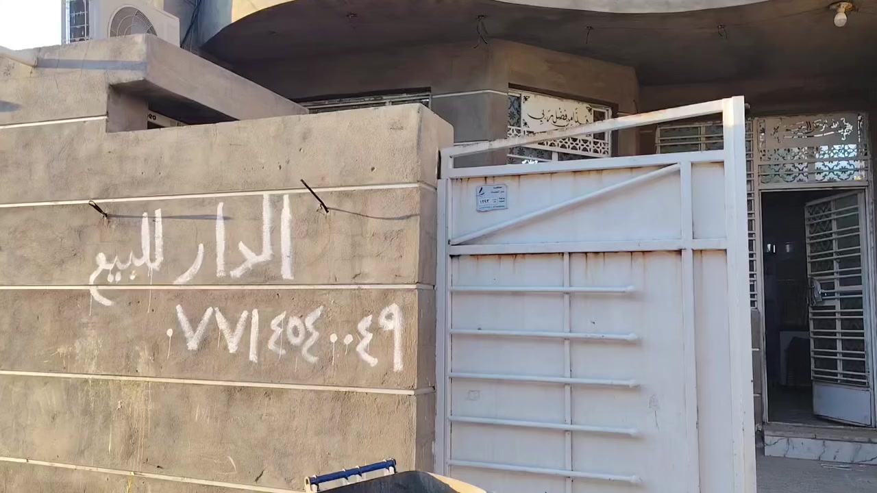 السلام عليكم بيت للبيع في منطقة الامانه مساحة البيت ١٢٥م بيت كامل  *********** علي منعم
