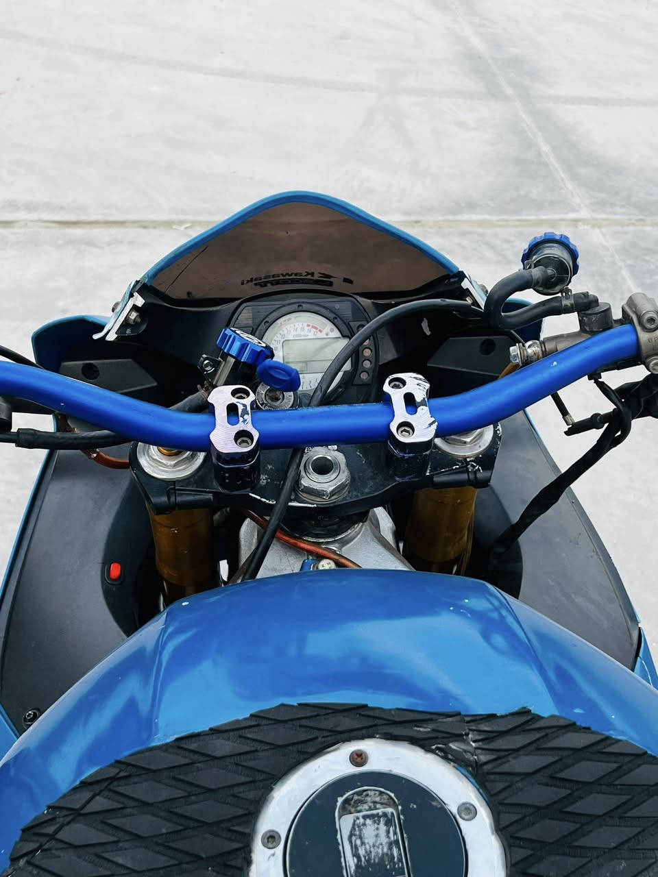 السلام عليكم دراجة كاوسكي 636 مكينه جديدة الدراجة نكرة بكل وقت اي نقص مابيها الدراجة كامله ***********
