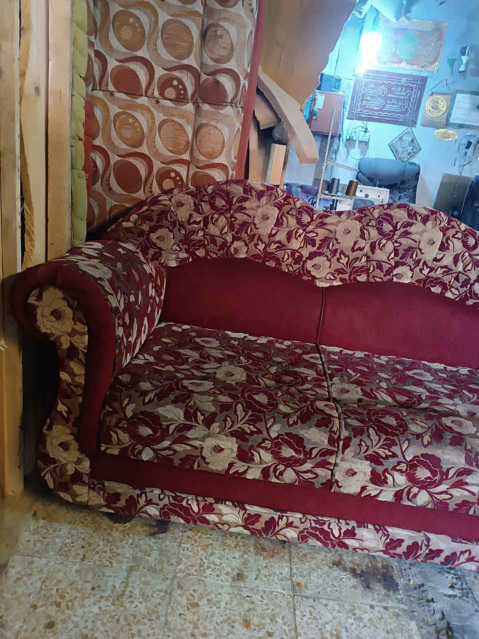 ديوان للبيع 👍🏻
9 امتار  12 مقاعد  ✨
خشب عراقي مستعمل ثقيل 🔨
اقماش نظيف 100/100 
اسفنج جيد جدا 
السعر 230
الاستفسار اتصال فقط على ***********//
*********** 
لدينا كافة انواع الفصالات حسب الطلب  بسعر مناسب
عنواني موصل جانب الايمن
