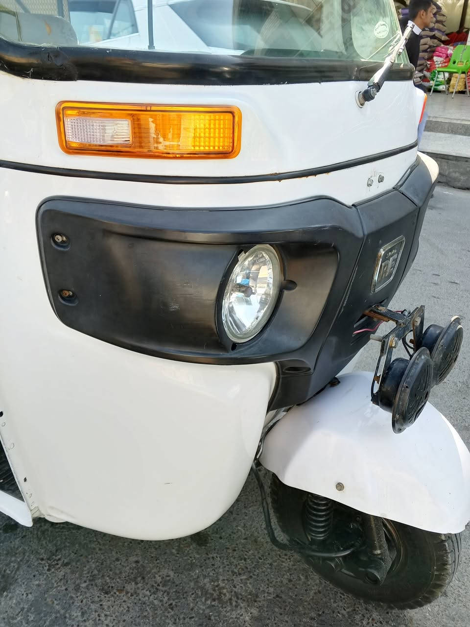 للبيع مكان بغداد الزعفرانيه ***********
بيها بارد بلغد 21 شهر الرابع محرك مبدل زنجيل وبوشه مال باك 8مليون ونص
