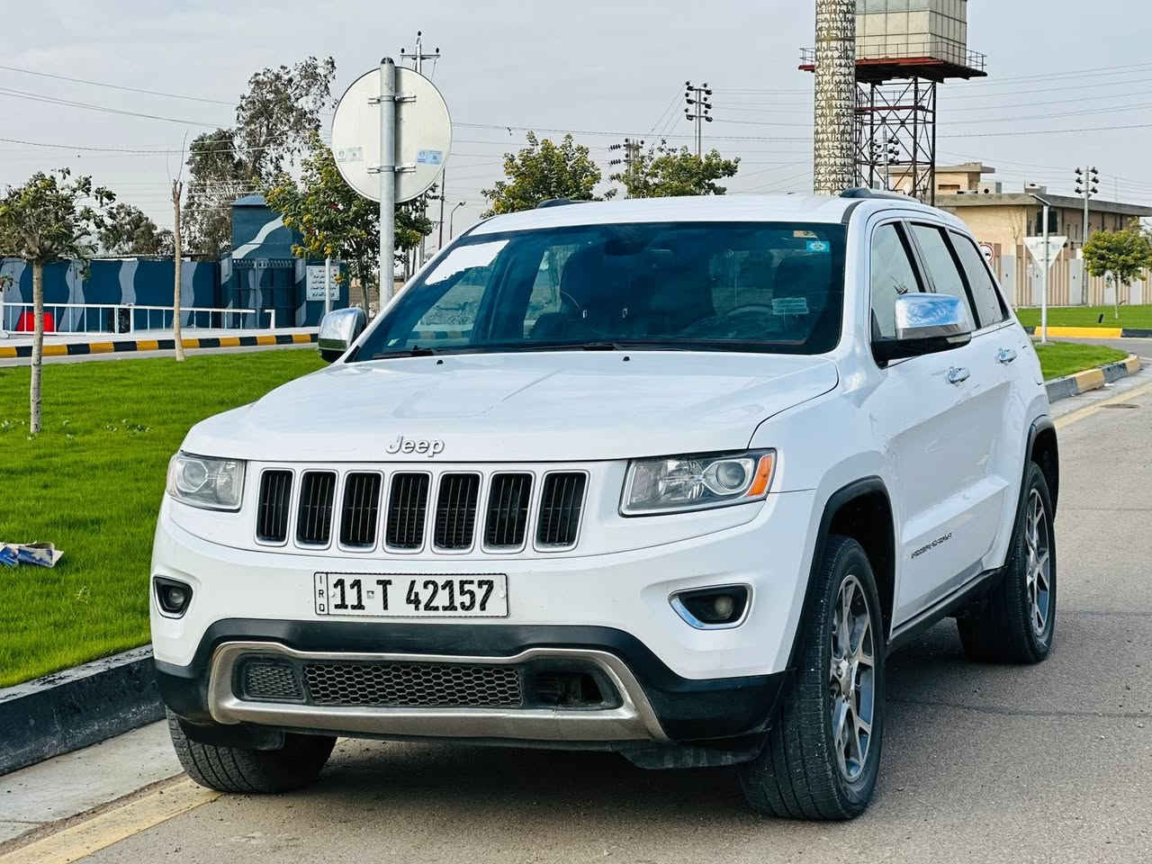 ا
السلام عليكم.  للبيع جيب 2016.      بغداد دولي 
تحويل مباشر.    أمريكي.    ماشي98,506km
فول عدا.  البانوراما.       بصمه.  كشنات كهرباء 
فول سبورت.    كير.   محرك.6على وضع الشركه 

السياره مبدل.   قبق صندوق.   فقط.   
مكفوله من اي دواخل.   والباقي.  كفاله عامه
شرط الفحص.   

مكاني.  الفلوجه.   الكرمه.  
السعر.    195 ,$.   وبي مجال 
رقم هاتف.    ***********
