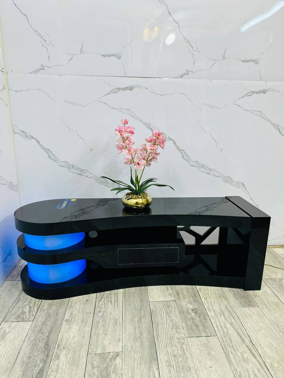 #ميز_بلازمة أنارة قياس 140سم السعر 185 الف
#متوفرخدمة توصيل بغداد وجميع محافظات العراق


**إذا كنت صاحب هذا الإعلان وتريد حذفه لأي سبب، رجاءا أرسل رسالة إلى الدعم الفني**