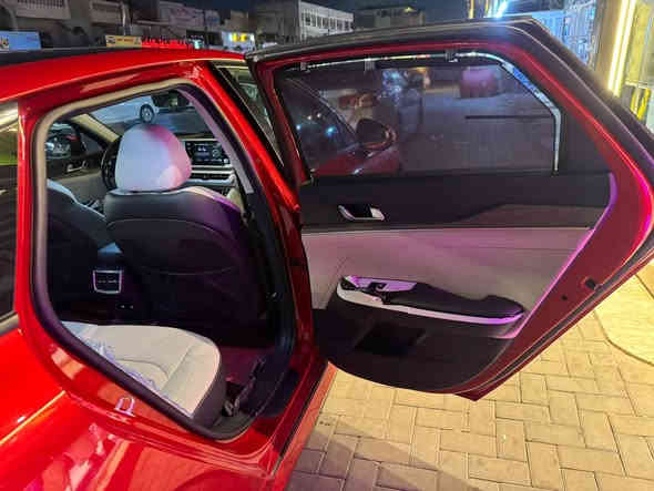 أسلام عليكم k5 هايبرد وكالة خليجي مكفولة من الصبغ والبارد موديل ٢٠٢٣ مواصفات خاصة بنوراما كشنات جلد تدفئة تبريد شفتات استيرن داتاشو كير موس نادر يجي بk5 حساسات كاميرات خزن ميموري بردات شاحن وايرلس ماشية ٢٠ الف السعر ٢٢٨ ورقة وبيها مجال انشالله ***********
