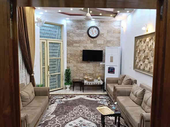 معروض لدينا في المكتب بيت المساحة 180 م بناء حديث درجة اولى طابقين كونكريت مسلح) العنوان الصالحية قرب سيد مجيد وقريب على مدرسة المسيب  الإتصال على *********** ابو علي الاسدي)) ملاحظة ؛ البيت مطلوب اسكان تقريب 30 ملين وسعره 300 مليون يقطع افلوس الاسكان من المبلغ المذكور بيع مستعجل
