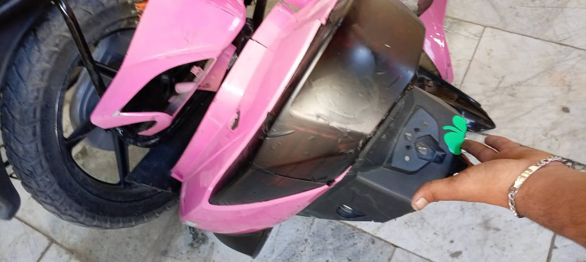 سلام عليكم كفرات سكنس فحل كاملات ويا لايت ويا البكلايت نقص بس ترايش وياهن جاملغ أمامي السعر ١٥٠ المكان بغداد البياع رقم ***********
