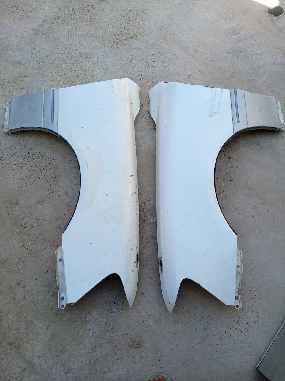 السلام عليكم 4 بيبان وجاملغات 2وبطاين للبيع مكان نجف 
السعر 350 وبيهن مجال ***********
