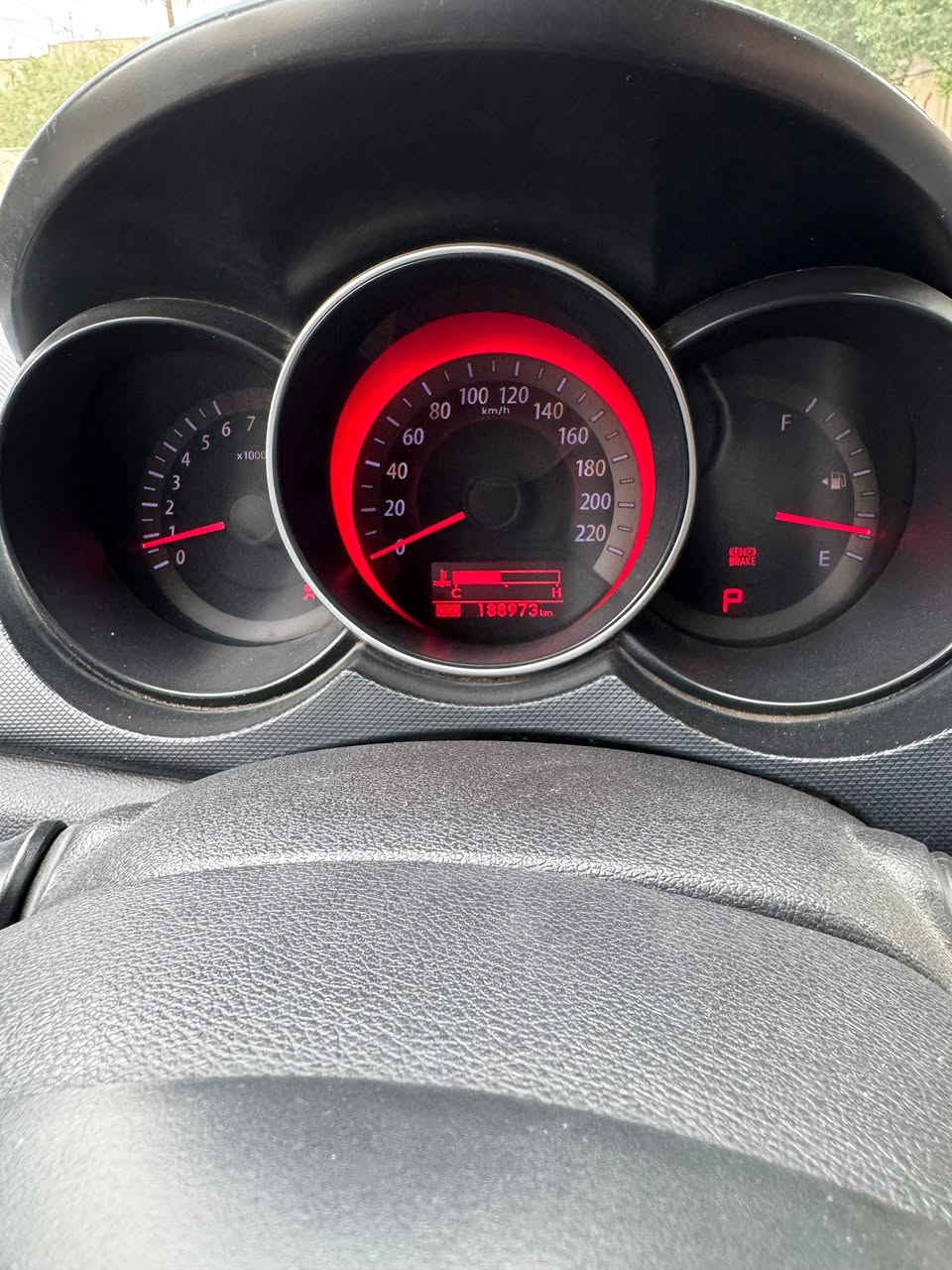 سلام عليكم عندي كيا سيراتو خليجي موديل 2012 محرك 1600 ماشيه 188 الف بيه سونار مرفق بل صور السعر 85 بيه مجال بسيط مكان بغداد حي العدل ***********
