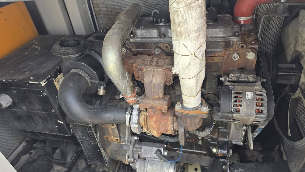 للبيع مولد 50 KVA (بيركنز أصلي) 
• ​نوع المحرك: بيركنز (Perkins).
• ​القدرة: 50 KVA.
• ​الحالة: نظيف جداً (كاتم للصوت).
• ​الموقع: الكوت ( يوجد توصيل )
• ​الفحص: شغال وجاهز .
• للاتصال : ***********
