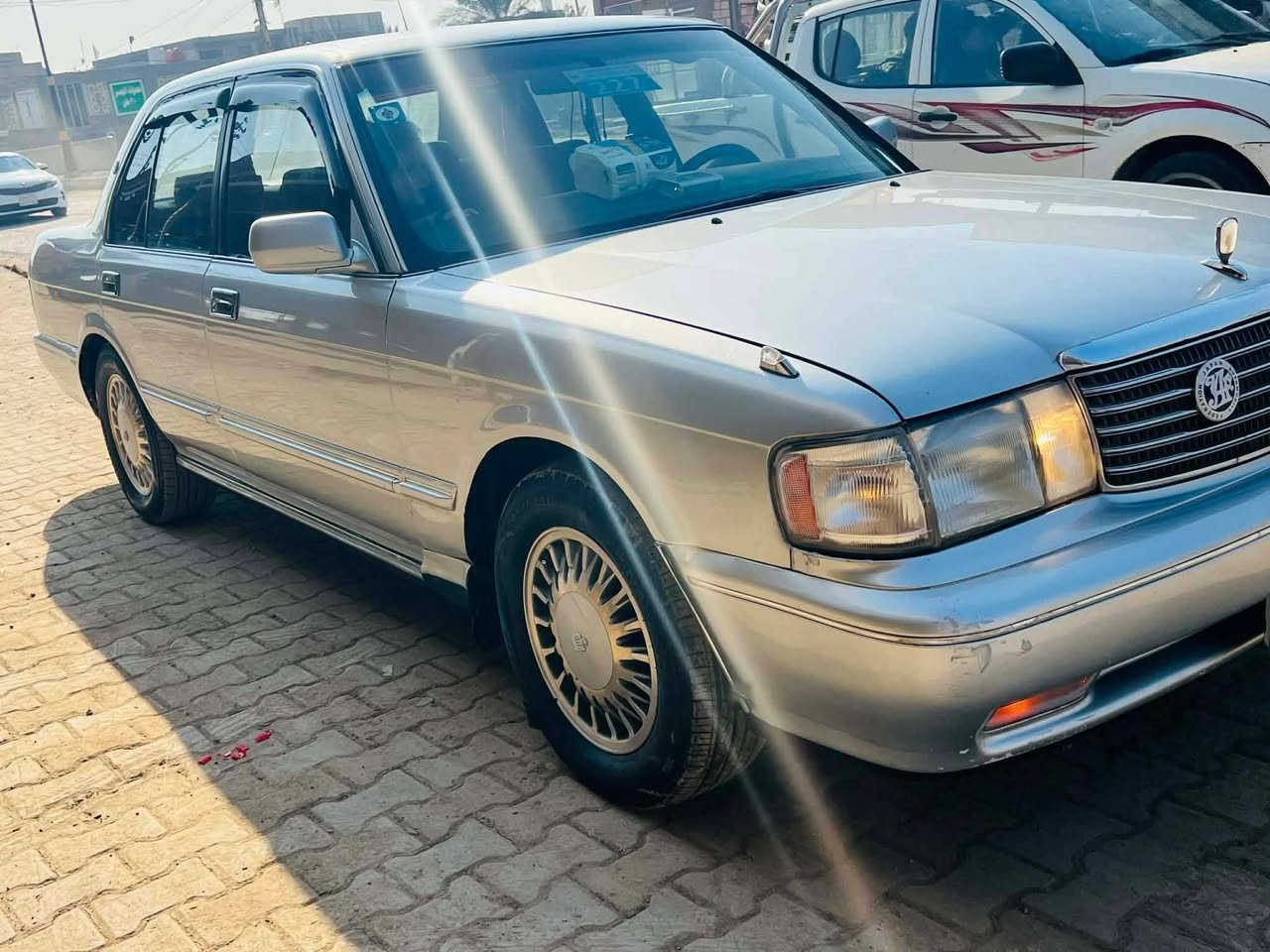 السلام وعليكم سياره ارنب طويل للبيع بلاد يسره سرعتها 240  تبريد شغال تدفه شغله برغي ما عايزه شرط الفحص موديل 92 سياره مصبوغه للجماليه بدون ضربه محرك اثنين ونص  مكينه وكير مكفوله وتحويل ثاني يوم سياره اب اسمي رقم دوالي صلاح الدين   السعر 80 العنوان ديوانيه بل شاميه رقم الموبايل ***********
