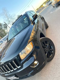 سلام وعليكم جيب 2012 وارد امريكي   حادث جاملغ وبنيد بدون داخل السياره ...