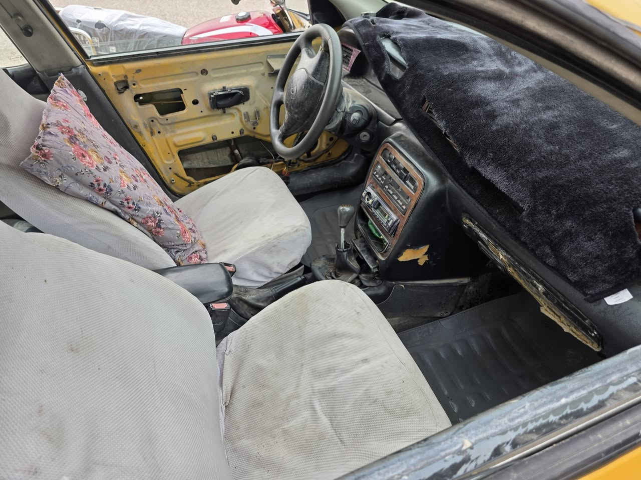 السلام عليكم سمند للبيع موديل2010  
السعر 10 ورقات وبيه مجال 
***********
