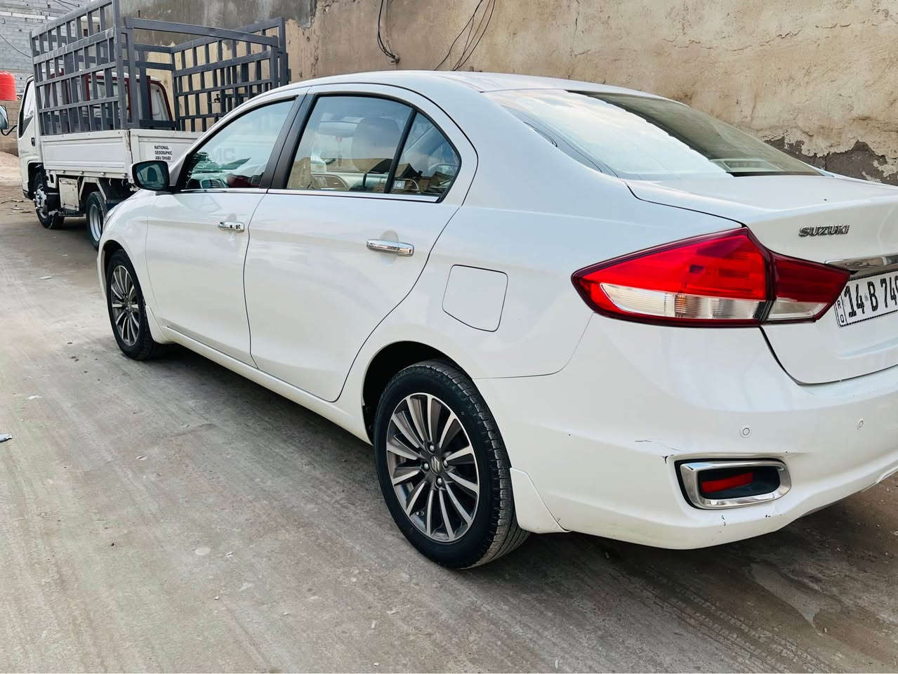 للبيع سازوكي سياز 2023 زيرو ماشيه 17 كفاله من صبغ والضربه والتبديل السياره اقصاد نظام كفيل سياره مواصفات بصمه تشغيل بصمتين بالبيبان 
اشاير بالمري تحكم استيرن كشنات جلد كامره خلفيه حساسات خلفيه حساس ويل لايتات زنون  السياره على وضع الشركه السبير مانازل السعر 115 وبيها مجال قليل الاستفسار *********** البصرة, العراق
