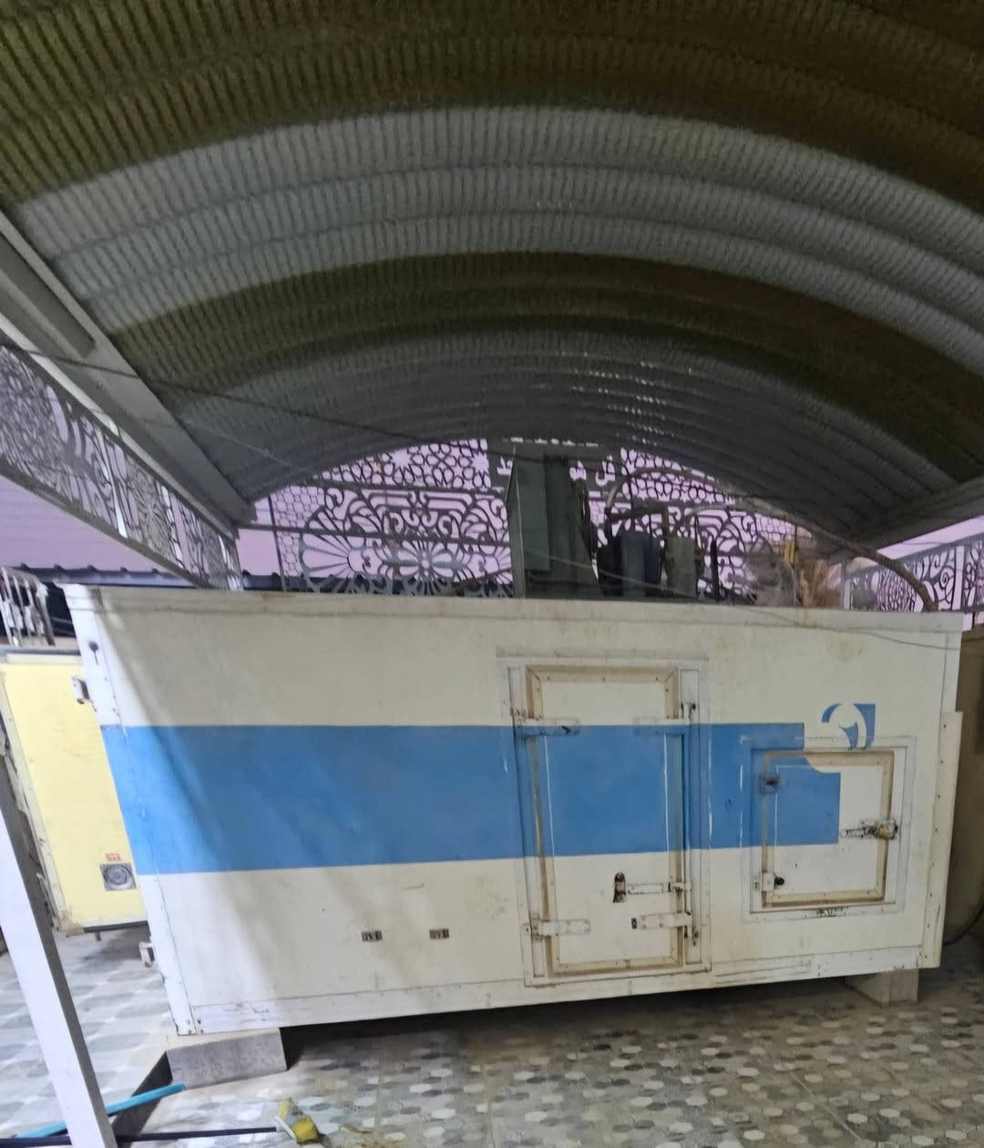 السلام عليكم ورحمه الله وبركاته  براد لحوم للبيع بابعاد  عرض ١٧٠سم وطول ٣متر ارتفاع ١٦٠سم يحمل ١٠٠ كارتون  دجاج 
منظومه جديده مستخدم نظيف
للاستفسار ع السعر الاتصال ع الرقم ***********
أو ***********
تحياتي للجميع
