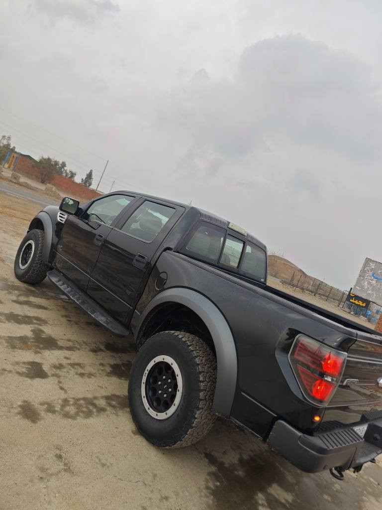 رابتەری svt مودیل 2013

هیچ هیچی  پێوە نیە 
فول مواسفاتە
مکینەو گێری نەکراوەتەوە
یەک دەسە هەموو گیانی بەشەرتە
بەناوی خۆمەوەیە سەنەوی تازەیە
مکینە و گێر و اکسل و قفل اکسلی بەشەرت
***********
*********** واتساپی لەسەرە شمشمل, السليمانية
