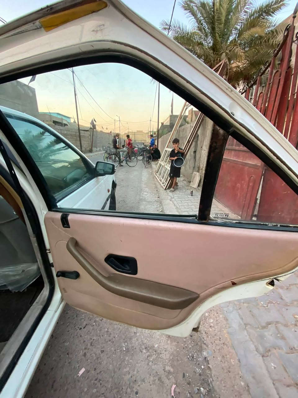 السلام عليكم
للبيع بيجو GLX 2009
سيارة حلوة وجاهزة مكينة كير صدر امامي خلفي صفاح موس دواخل جديدة
كهربائيات كلها شغالة لايت زنون
العنوان بغداد
السعر 39
للاستفسار ***********
