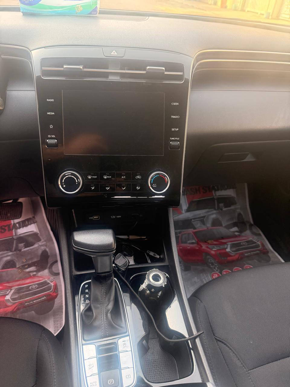 توكسان امريكي 22 ضربتها حلوه
سياره نظيفه كلش ماشيه 70
ب174$ وبيهامجال 
***********
