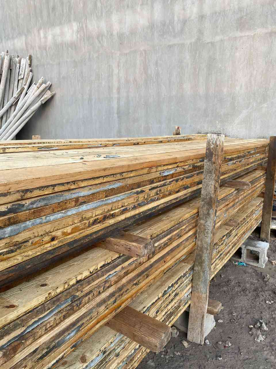 خشب للبيع العدد 6اله ربع مكعب لوح 4متر العدد 3مكاعب +سير حمال ابو 4متر مكعب اله ربع +مكعبين سير ابو متر ينباع شلع السعر مناسب مكاني بابل للتواصل ***********//***********
