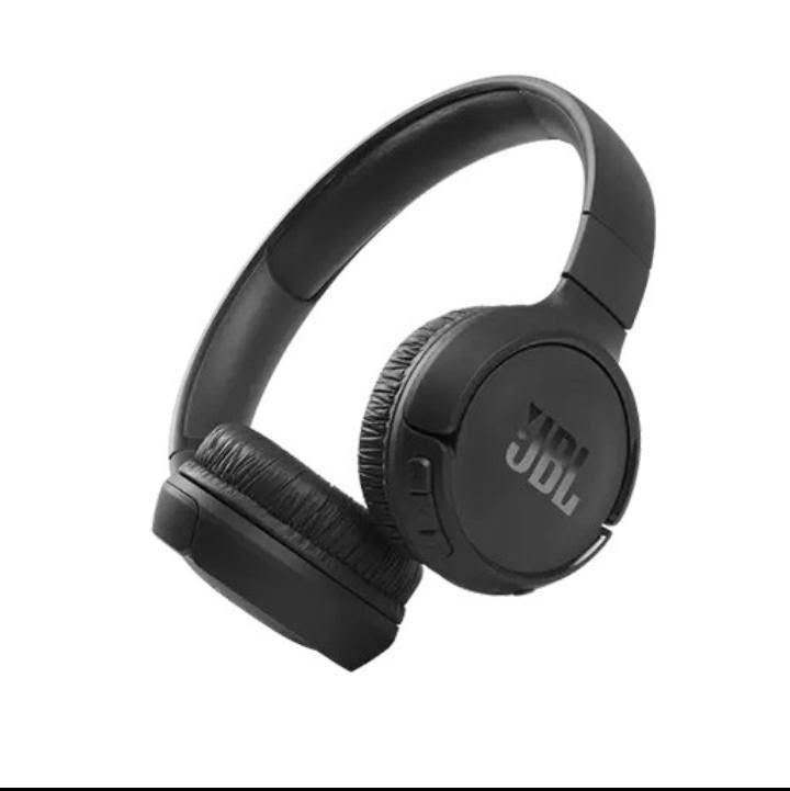 #سماعات رأس لاسلكية JBL Tune 510BT 
#بسعر 20 الف فقط 

* تقنية الصوت: تدعم ميزة JBL Pure Bass Sound للحصول على صوت جهير نقي وقوي.

* عمر البطارية: يصل وقت تشغيل البطارية إلى 40 ساعة متواصلة لشحنة كاملة واحدة.

* الشحن السريع: شحن السماعة لمدة 5 دقائق فقط يمنحك ساعتين كاملتين من الاستماع عبر منفذ الشحن الحديث USB-C.

* الاتصال: تعتمد على بلوتوث مستقر والاتصال متعدد النقاط لتبديل الصوت بسهولة بين جهازين.

* التصميم: تتميز بهيكل خفيف الوزن ومريح مع وسائد أذن ناعمة، بالإضافة إلى قابليتها للطي لتسهيل حملها أثناء التنقل والعمل أو الرياضة.


**إذا كنت صاحب هذا الإعلان وتريد حذفه لأي سبب، رجاءا أرسل رسالة إلى الدعم الفني**
