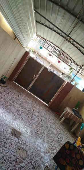 بيت بانميل فرع بين المدرسه شهيد جبار فرمان او الملعب قريب من شارع العسكري ثالث بيت مساحه 125 فول سيراميك قاطين متكون من مطبخ او استقبال او صارله او غرفة نوم او صحيات شنو موجود جوه موجود فوك زائد صحيات خارجي .  مجاري فرع صب كامل مع البيت كوانتر الالمنيوم سنك سيراميك  مع طخم قنفات استقبال مع البيت كامل سعر 55بي مجال لاستفسار اكثر ***********
