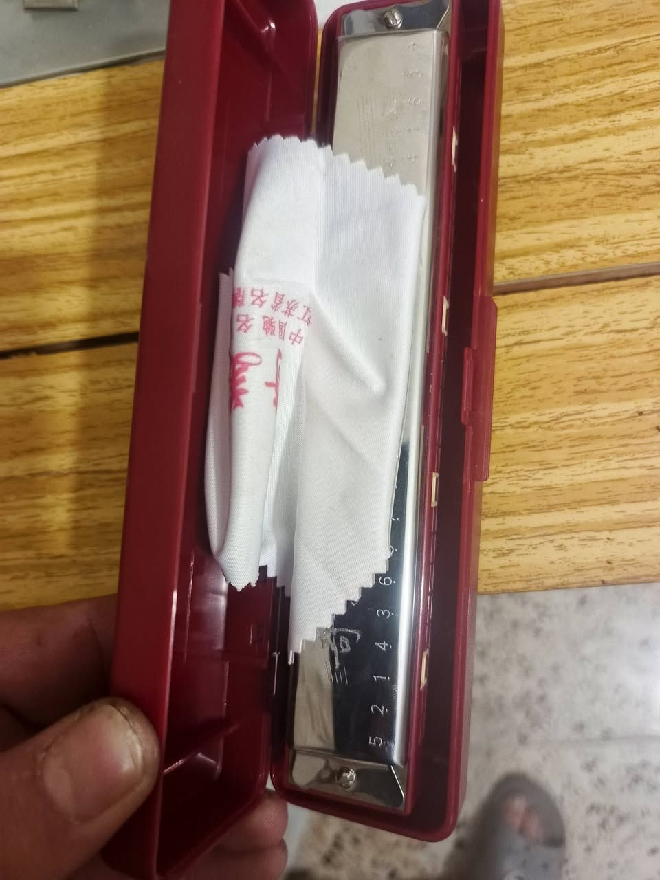 اكرديون للبيع مع هارمونيكا عنوان بغداد وهذا رقم الهاتف ***********
