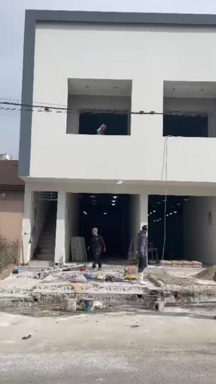 🏢✨ للبيع | عمارة تجارية قيد الإنشاء – تسليم مفتاح قريب ✨🏢

📐 المساحة: 200م²
📏 الأبعاد: واجهة 10م × عمق 20م
🏗️ عدد الطوابق: طابقان
🔑 التسليم: خلال شهر تقريباً

🔹 تفاصيل العمارة:

▪️ الطابق الأول:
 • عدد (2) محلات تجارية واسعة 🏪🏪

▪️ الطابق الثاني:
 • عدد (2) شقق سكنية 🏠🏠

📑 الملكية: ملك صرف – طابو الزهور
📄 الشرط: وكالة وتحويل رسمي

📍 الموقع: حي السماح – الأركان
🛣️ شارع 20

📞 للتواصل والاستفسار:

🏢 مكتب سما الخير للعقارات والمقاولات العامة
👤 بإدارة: أبو مصطفى & أبو عمار
📍 حي السماح الأولى – شارع 30 – قرب جامع طه

📲 ***********
📲 ***********
📲 ***********

✨ نستقبل كافة العروض والطلبات العقارية:
🏡 سكني | 🏢 تجاري | 🌾 زراعي

#عمارة_للبيع #عقار_استثماري #حي_السماح #الأركان #شارع_20 #طابو_الزهور #ملك_صرف #سما_الخير #عقارات_الموصل #استثمار #RealEstate #Mosul
