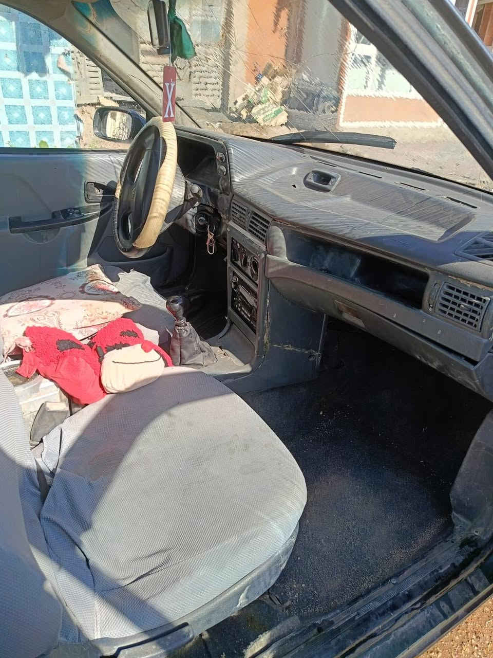 السلام عليكم... 
دايو سلو موديل 1994 للبيع.. مكينة وكير خير من الله سيارة نضيفة وجاهزة رقم ديالى  الماني تحويل مباشر السعر21$ ورقة بيهه مجال قليل للشراي 
مكان السيارة واسط الصويرة 
للاستفسار ***********
