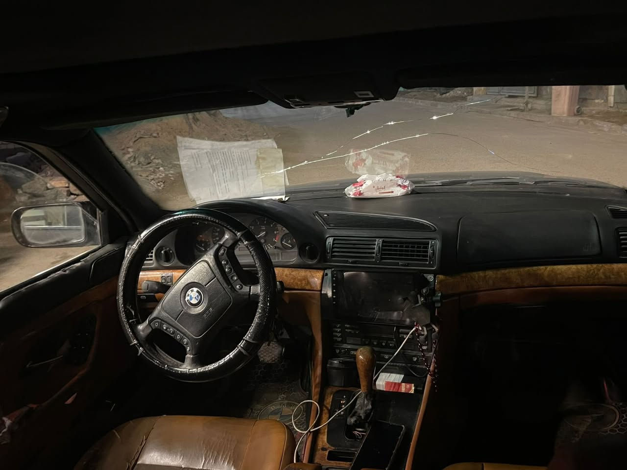 سلام عليكم ...
BMW كاسحه موديل 1996محدثه 2000السياره كفاله كير ومحرك كهربائياتها كامله والصدر بل صندوك مالها بس ينشد صبغ يرادلها لان  جارده وعوزها ترتيبات بسيطه رقمي ***********
