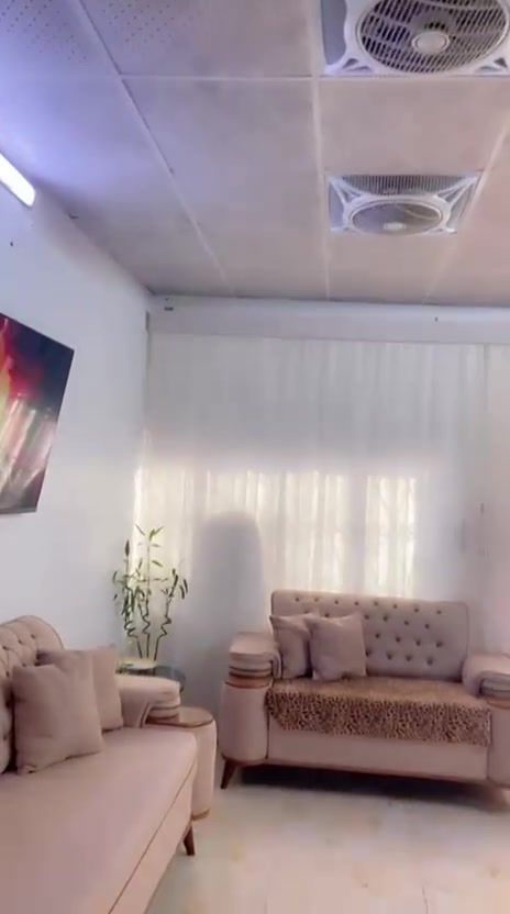 السلام عليكم بيت ١٠٠ الشعب حي البساتين قريب على شارع التكاتك ***********
