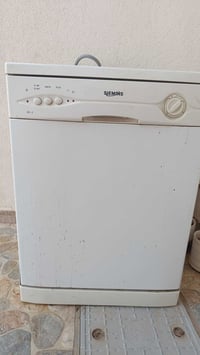 للبيع غسالة صحون نوع siemins بنظافة الترند  07704386074