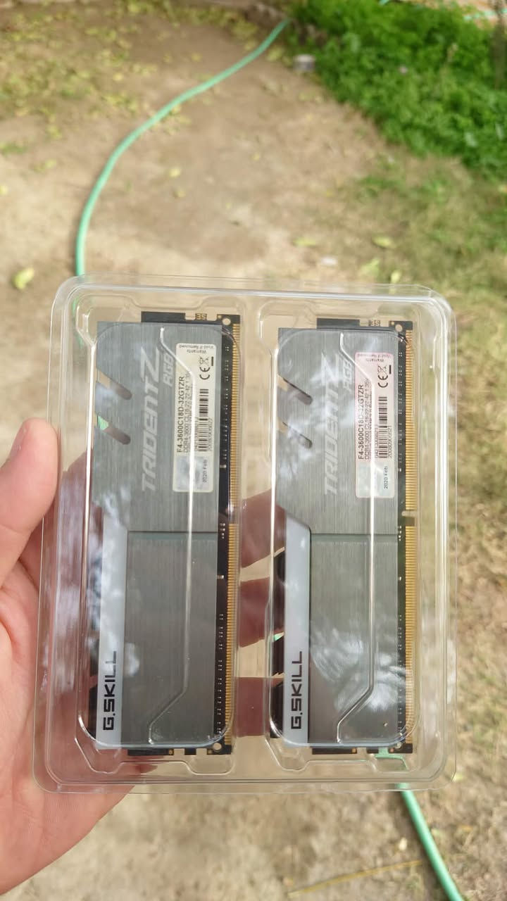 Ddr4 
32 g
3600 
RGB
مستخدم قليل


**إذا كنت صاحب هذا الإعلان وتريد حذفه لأي سبب، رجاءا أرسل رسالة إلى الدعم الفني**