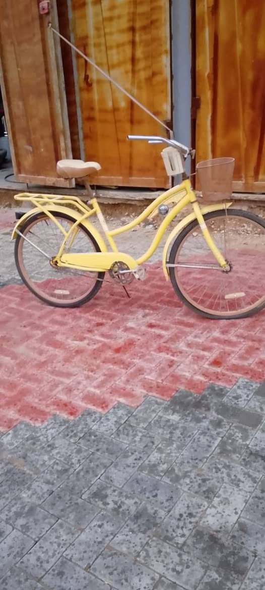 سلام عليكم للبيع باسكل لون أصفر بريك مكينه تأيرات جديده غراضه كامله مكاني بكربلاء سعر ب90 وبيه مجال رقم الهاتف *********** رقم الواتساب ***********
