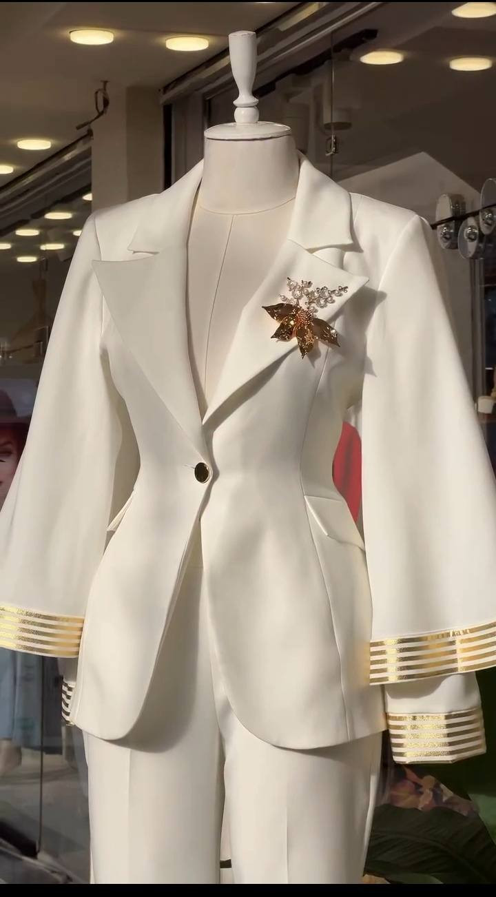 وصل القوي طقم مبطن  انيق
 خامه دابل ايطالي

قياس 48/46/44/42/40/38/


**إذا كنت صاحب هذا الإعلان وتريد حذفه لأي سبب، رجاءا أرسل رسالة إلى الدعم الفني**