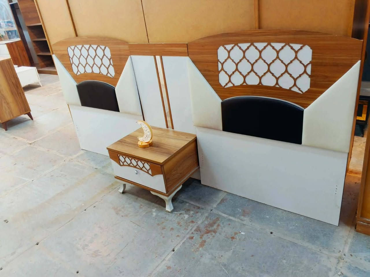 غرفة نوم  شبابيه🇹🇷
 نضافة 90 ٪💯فول نضافه
عدد القطع / 5
نضام / سلايت💢
سعرها 400/425 قفل💸
شد ونقل داخل بغداد مجاني🚛
يوجود توصيل محافضات 🚛 حجز واتساب فقط ***********
