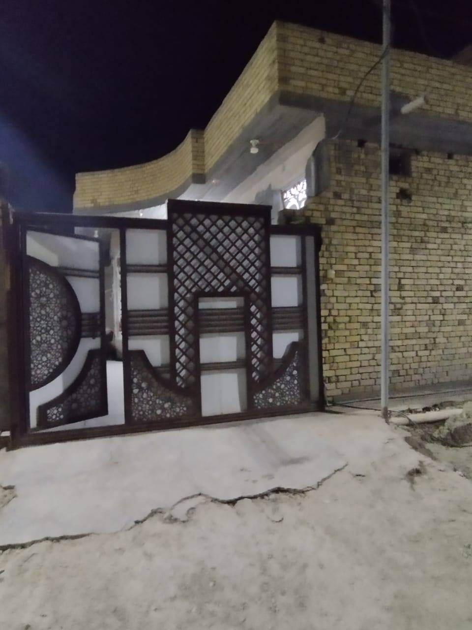 #الدار  للبيع طابو صرف في ناحيه العكيكه على الشارع الرئيسي مقابيل حسينه العاتي 
البيت #ركن طابق واحد مساحه 170 متر  وجه 10نزال 17
_البناء/  البناء حديث طابوك كونكريت و رباط
_محتويات /ديوانيه صاله مطبخ غرف عدد 2 صحيات داخليه وخارجيه 
الشارع /15 وثاني 12 
الهاتف /***********
