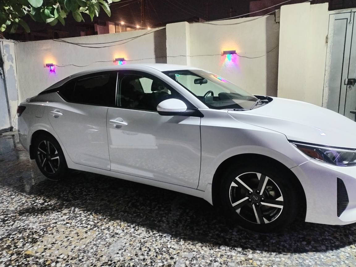 السلام عليكم نيسان سنترا SV 25 وارد امريكي محرك 2000 فوووول مواصفات 
حادثه كلش بسيط  موجود بالصور السيارة رقم بصرة بأسمي 
ماشيه 27الف كيلو متر البنيد و الجاملغ راجعات  نفسهن ومصبوغات 
السعر 160ورقه وبيهه مجال حك الجيه 
مكاني البصرة بريهه 
*********** البصرة, العراق
