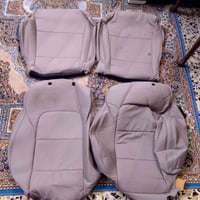 كشنات الاصليه مال توسان نضيفه لا شك ولا اي شي اربع قطع مال كشن الصدر و...