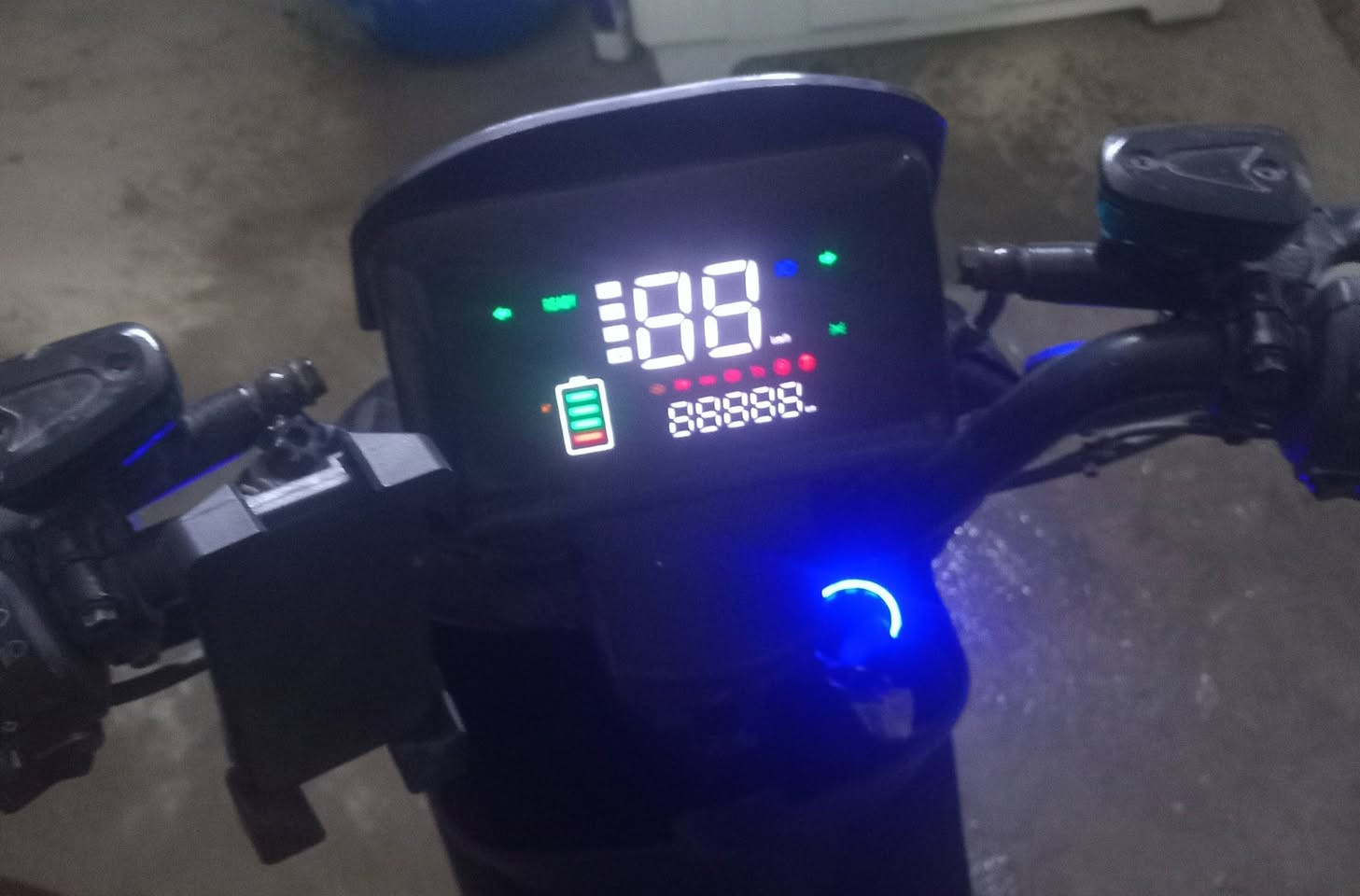 السلام عليكم دراجه R11 انضيف بطاريات نظيفه 30 نبير  العنوان بغداد رقم ***********سعره الدراجه 500بيه مجال
