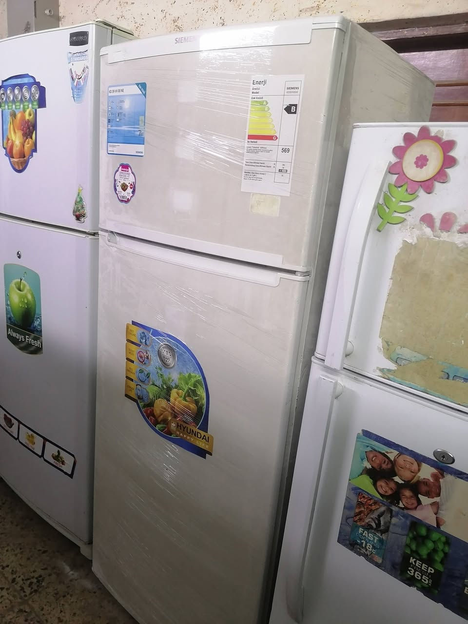 ثلاجات للبيع كلهن نظيفات اخو الجديد وكلهن تركي الاصلي والاسعار مناسبه المكان بغداد مدينة الصدر قطاع 24 الشراي يتصل علة الرقم ***********
