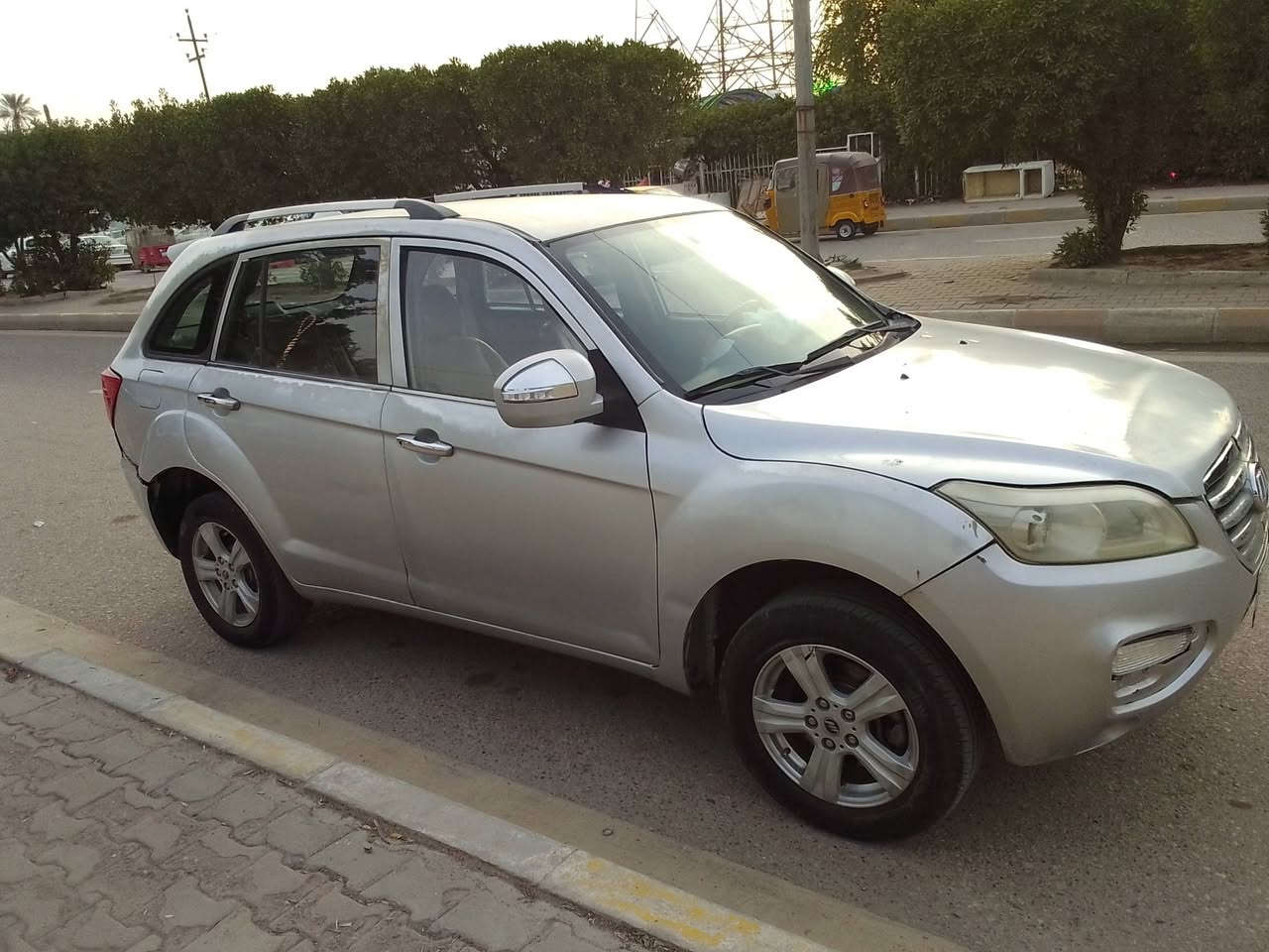 ليفان سلفري  x60  كما موضح بالصورة موديل 2015 كير محرك خير من الله حدادية طخم تاير 60/100 رقم بغداد المكان ميسان ***********
