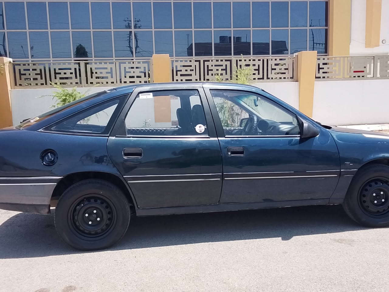أوبل فكترا
موديل 91 
سنويه منتهيه من 2022
حجم 18 كير عادي 
بدون حادث 
بطاقه بانزين موجود 
السعر (27) وبي مجال 
رقم الهاتف: ***********
