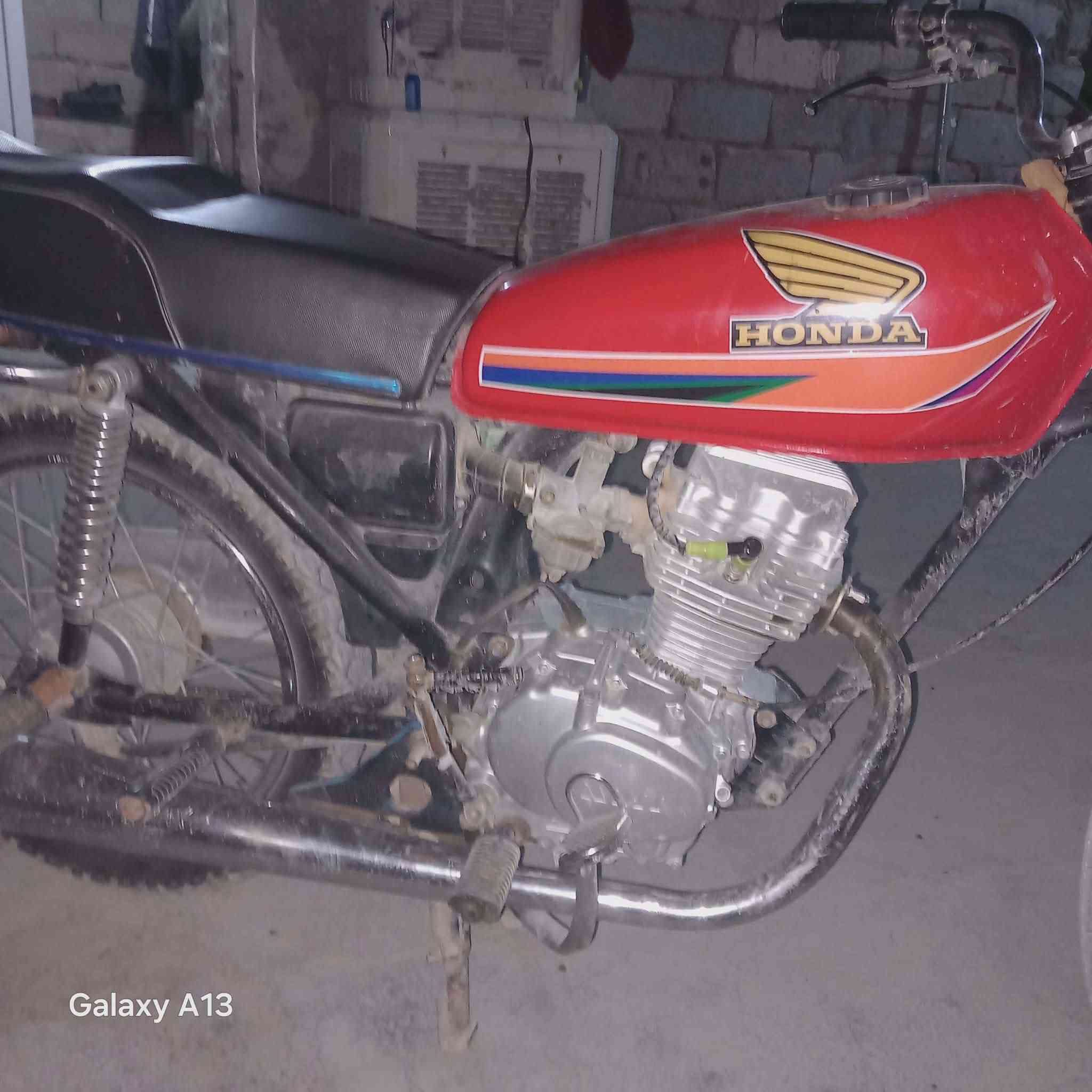 دراجه للبيع نامه كربلاء حي العسكري السعر 500 وبيها مجال بسيط حق الجيه نظيفه محرك جديد تانكي جديد كله جديد***********
